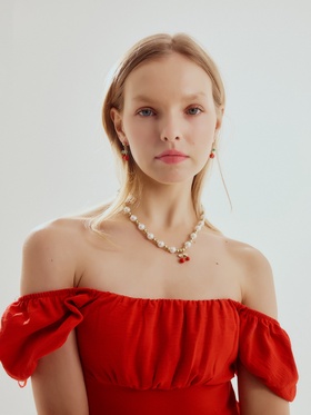 Кулон на жемчужных бусах «Вишня», белый в золоте