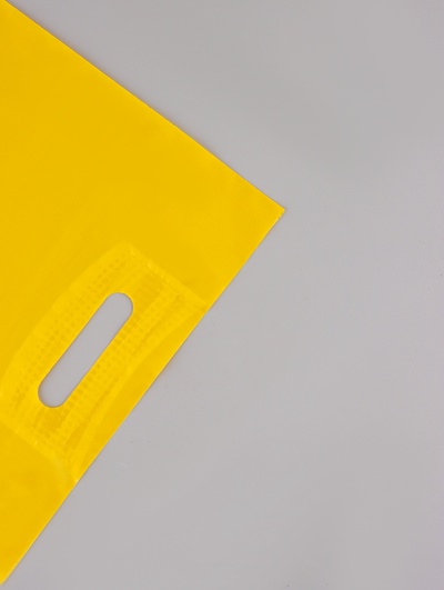 Пакет полиэтиленовый с вырубной ручкой, жёлтый 30×40 см, 60 мкм