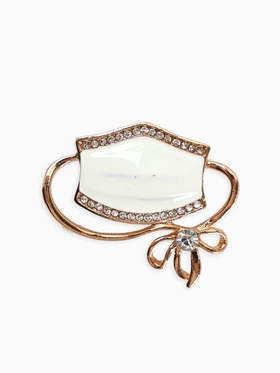 {{photo.Alt || photo.Description || 'УЦЕНКА Брошь «Маска» медицинская, белая в золоте'}}