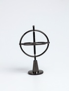 Гироскоп металлический самобалансирующийся на подставке «Маятник - антистресс настольный», чёрный, 7×7×13.2 см  (артикул 10953966)  большой выбор товаров оптом и в розницу по низким ценам с доставкой