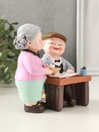 Фигурка полистоун «Дедуля с бабулей - семейные будни», 13×8.5×12 см - фото 68181626