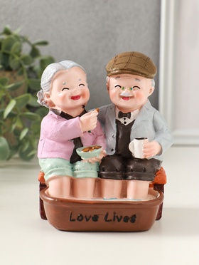 Фигурка полистоун «Дедуля с бабулей - спа процедуры», 11×9.5×12.5 см