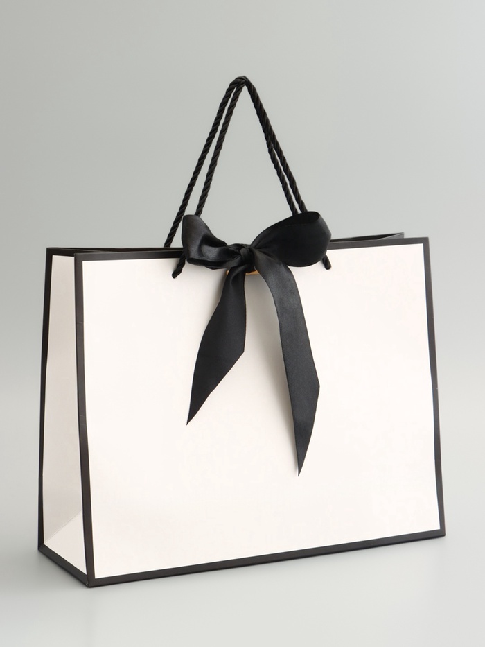 Пакет подарочный, ламинированный, белый, с бантом, 32×25×11 см - Фото 1
