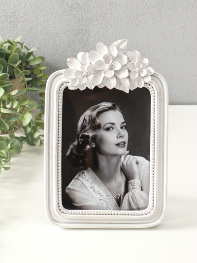 Фоторамка для фото 13×18 см «Цветочный венок», полистоун, белая, 25×16.5×1.5 см