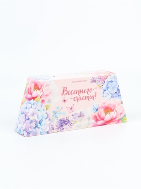 Подарочный набор гифтбокс «Весеннего счастья»: шоколад, монпансье, крем для рук, чай, косметичка