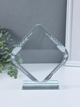 Стела наградная, фигура стекло «Ромб», площадка 17.5×18.3 см, 3.5×17.5×20 см