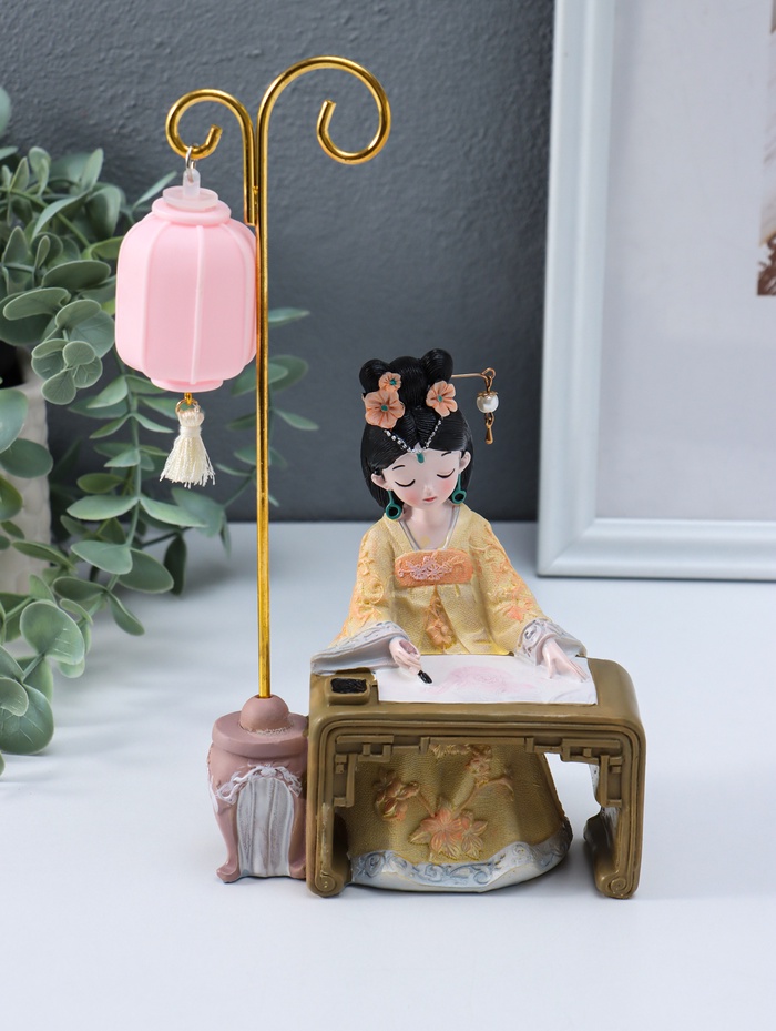 Фигурка световая «Девочка в кимоно занимается каллиграфией», полистоун, 3×AG3, 6.8×11.5×21 см