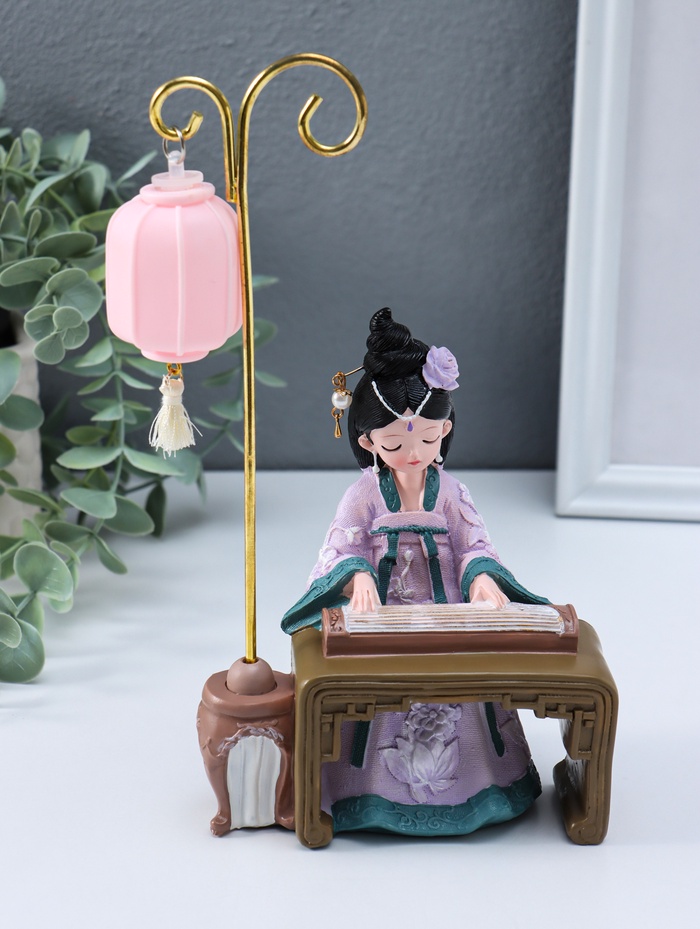 Фигурка световая «Девочка в кимоно играет на музыкальном инструменте», полистоун, 3×AG3, 6.5×11.5×21 см