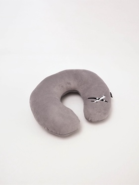 Подушка для путешествий бархатная «Время путешествий», серая, 28×30×9 см