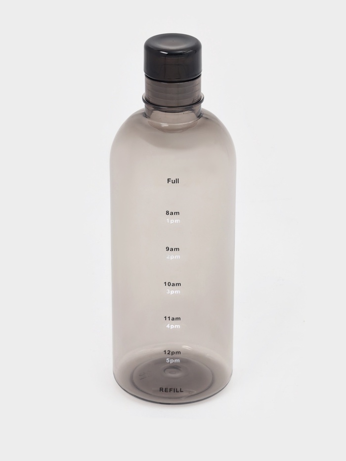 Бутылка для воды с мерной шкалой, 750 мл, 7.5×22.5 см, полистирол, чёрная - Фото 1