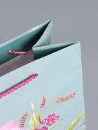 Пакет подарочный ламинированный «Цветочный комплимент», серый с розовым, 18×22.3×10 см - фото 68977309