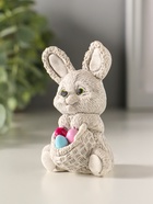 Фигурка гипс «Кролик с корзиной яиц», 5×5×8 см, серый  (артикул 10982505)  большой выбор товаров оптом и в розницу по низким ценам с доставкой