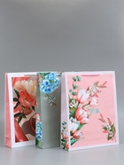 Пакет подарочный ламинированный «Полевые цветы», персиковый с розовым, МИКС, 33×42.5×10 см - Фото 1