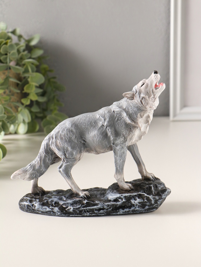 Фигурка полистоун «Волк воет на луну», 17×15.5 см - Фото 1