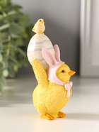 Фигурка полистоун «Цыплёнок в розовой шапке с заячьими ушками несёт яичко», 10.5 см  (артикул 10927825)  большой выбор товаров оптом и в розницу по низким ценам с доставкой