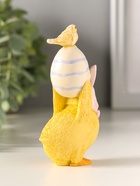 Фигурка полистоун «Цыплёнок в розовой шапке с заячьими ушками несёт яичко», 10.5 см  (артикул 10927825)  большой выбор товаров оптом и в розницу по низким ценам с доставкой