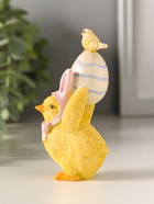 Фигурка полистоун «Цыплёнок в розовой шапке с заячьими ушками несёт яичко», 10.5 см - Фото 4