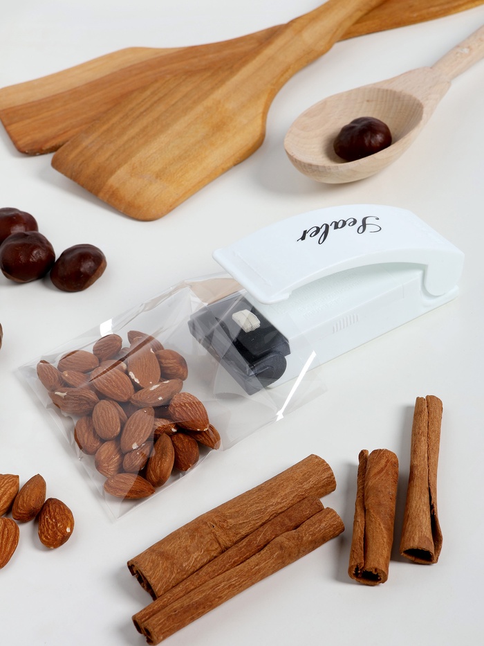 Машинка для запаивания пакетов, 10×4 см, белая - Фото 1