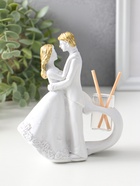 Аромадиффузор для эфирных масел с палочками «Влюблённые у сердца», полистоун, белый с золотом, 6.5×12×14.2 см - Фото 1