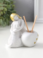 Аромадиффузор для эфирных масел с палочками «Девочка с собакой», полистоун, белый с золотом, 7.5×10×11 см  (артикул 10954786)  большой выбор товаров оптом и в розницу по низким ценам с доставкой