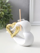 Аромадиффузор для эфирных масел с палочками «Сплетённые сердца», полистоун, белый с золотом, 4.7×12.3×9 см - Фото 4