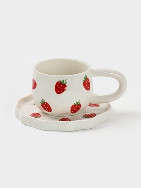 {{photo.Alt || photo.Description || 'Чайная пара «Клубничка», 2 предмета: блюдце 15×1.5 см, чашка 14.5×9×7 см, керамика, белая'}}