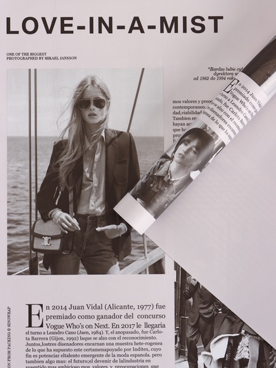 Пленка флористическая для цветов «Газета моды» 65 мкм, св. розовая, 50×57±1 см