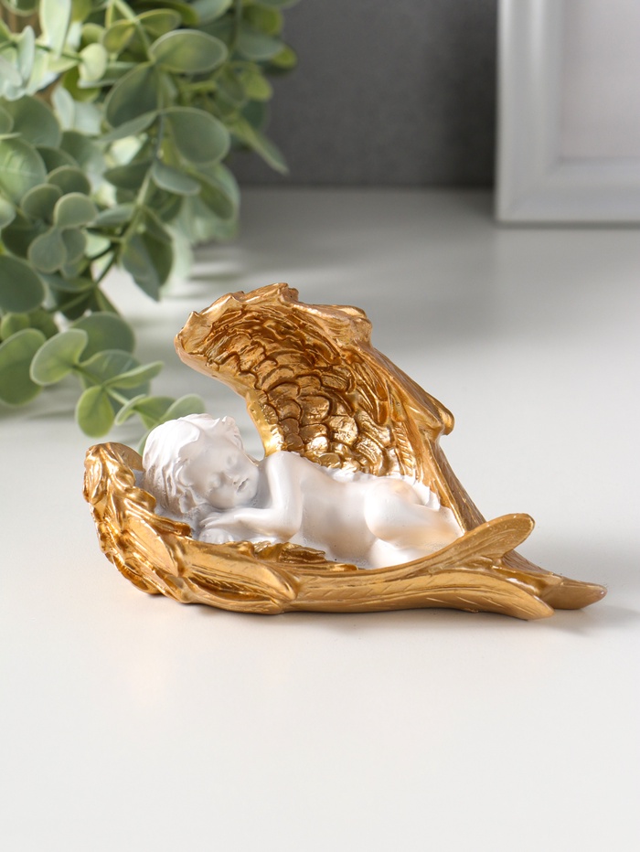 Фигурка полистоун «Спящий белоснежный ангел с золотыми крыльями», 5.7×13×7.5 см - Фото 1