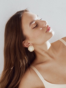 Серьги акрил «Стиль», круг в рамке, бежевые в золоте  (артикул 10938682)  большой выбор товаров оптом и в розницу по низким ценам с доставкой