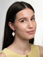 Серьги конго «Клубника в крапинку», белые в золоте - Фото 5