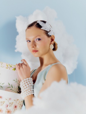 Серьги акрил «Мятые», прозрачные в золоте  (артикул 10938712)  большой выбор товаров оптом и в розницу по низким ценам с доставкой