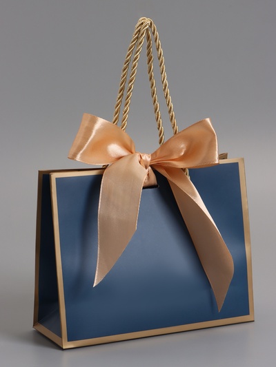 Пакет подарочный ламинированный, тёмно синий с золотым, с бантом, 19×15×7 см