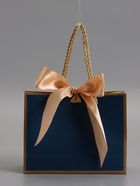 Пакет подарочный ламинированный, тёмно синий с золотым, с бантом, 19×15×7 см - Фото 2