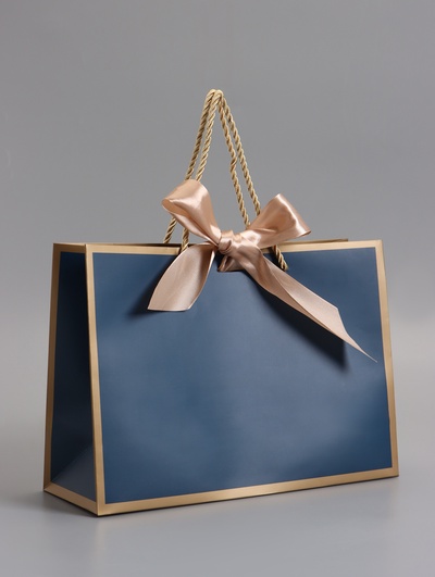 Пакет подарочный ламинированный, тёмно - синий с золотым, с бантом, 28×20×10 см