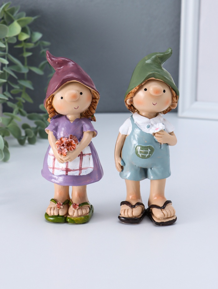 Набор фигурок 2 шт. полистоун «Малыши в длинных колпаках, с ромашками», 4×5.3×15 см - Фото 1