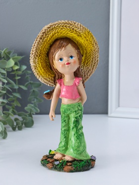 Фигурка полистоун «Малышка в большой соломенной шляпе», 8.5×11.5×24 см