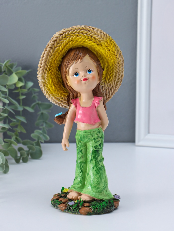 Фигурка полистоун «Малышка в большой соломенной шляпе», 8.5×11.5×24 см - Фото 1