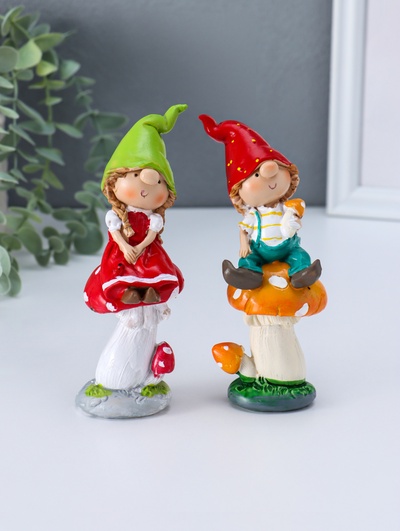 Набор фигурок 2 шт. полистоун «Малыши в длинных колпаках на мухоморах», 4×5.5×14.2 см