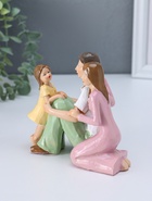 Фигурка полистоун «Молодые родители с дочкой», 7×13×12 см - Фото 2