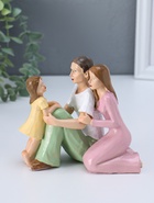 Фигурка полистоун «Молодые родители с дочкой», 7×13×12 см - Фото 4