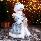 УЦЕНКА Снегурочка "В голубой шубке с цветами" двигается, 15х30 см - Фото 4