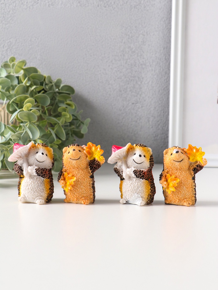 Набор фигурок 4 шт. полистоун «Осенние ёжики», 3.7×5×6.2 см - Фото 1