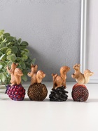 Набор фигурок 4 шт. полистоун «Белочки с орешками», 3×5.5×7.4 см  (артикул 10956818)  большой выбор товаров оптом и в розницу по низким ценам с доставкой