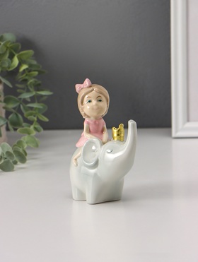 Фигурка «Девочка в розовом на слоне», 4.5×10.5×13 см