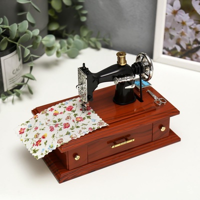 УЦЕНКА Шкатулка пластик музыкальная механическая "Мамина швейная машинка" 9,5х18х13,5 см