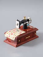 УЦЕНКА Шкатулка пластик музыкальная механическая "Мамина швейная машинка" 9,5х18х13,5 см - Фото 2