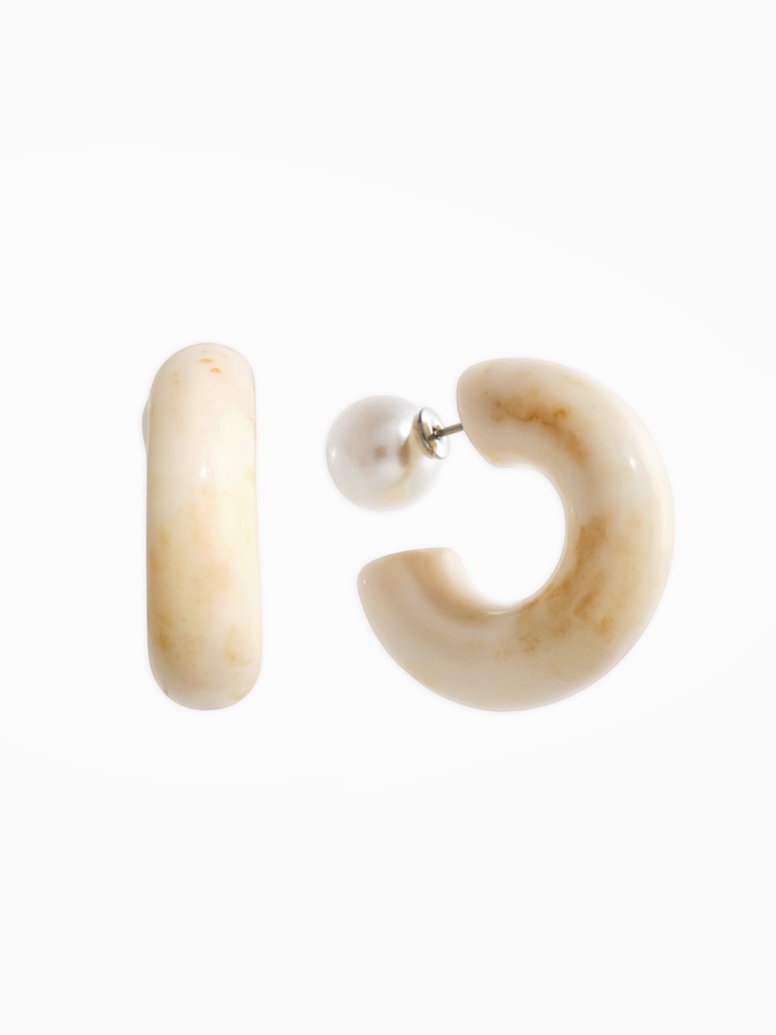 Серьги акрил «Полукольцо с бусиной №10», бежевые