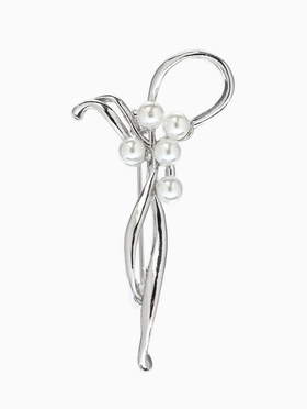 Брошь «Бантик с жемчугом», белая в серебре