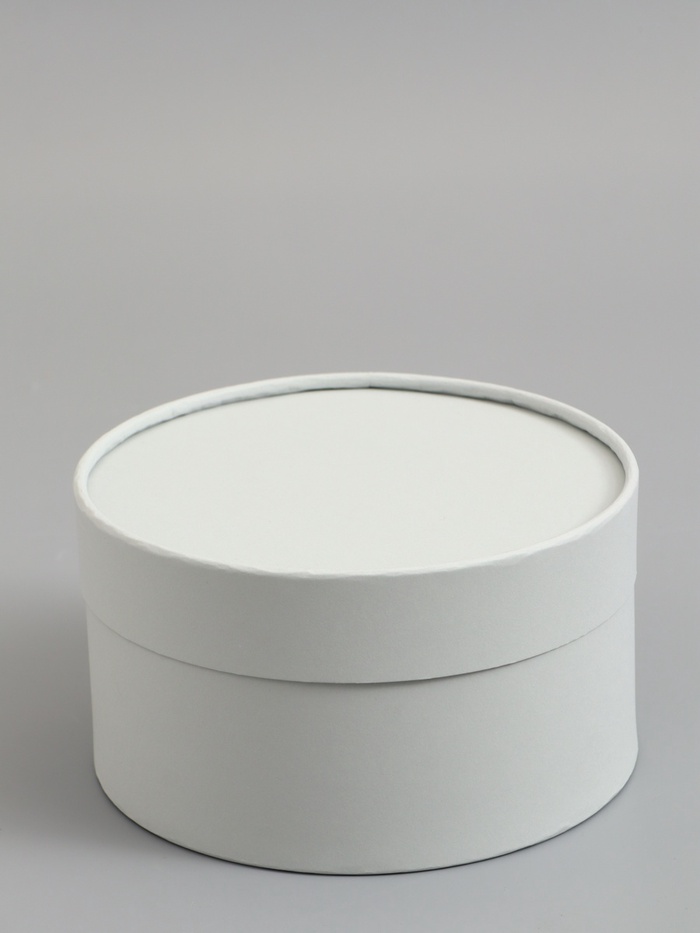 Подарочная коробка круглая, пыльно-серый, завальцованная без окна, 18×10 см