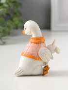 Фигурка полистоун «Белый утёнок в жилетке, с игрушкой-зайчиком», 9 см  (артикул 10927823)  большой выбор товаров оптом и в розницу по низким ценам с доставкой